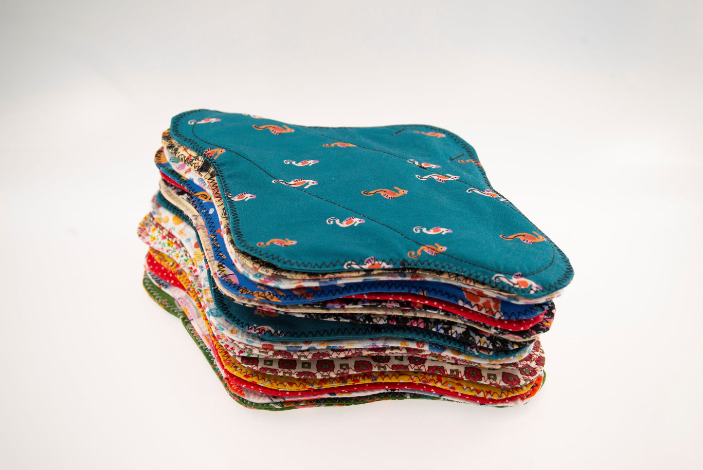 Montón de compresas de doble tela de diferentes colores de Teixint Circles